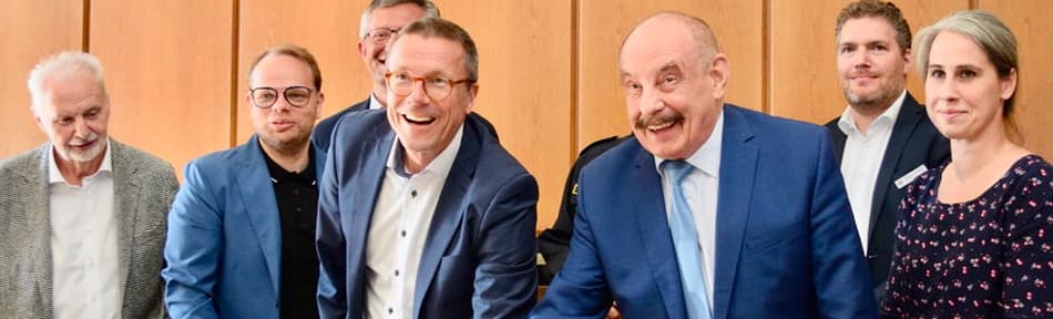 Die Gründer der Wuppertaler Herzinitiative bei einer gemeinsamen Besprechung.