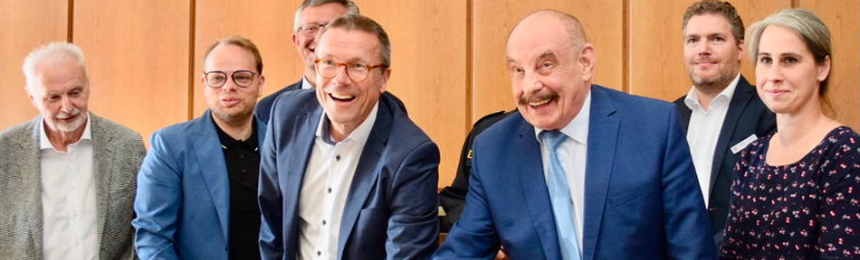 Die Gründer der Wuppertaler Herzinitiative bei einer gemeinsamen Besprechung.